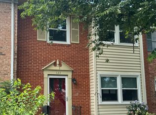 123 Davis Ave SW, Leesburg, VA 20175