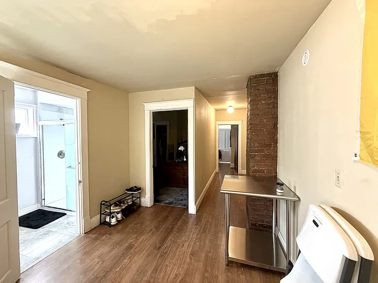 2242 Victor St — Photo 7