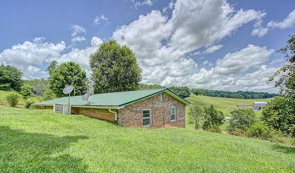 3rd image of 123 Maple Crest Cir