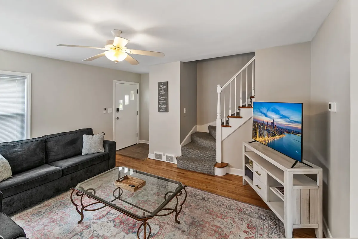 Building Photo - 236 Prairie Ave #236