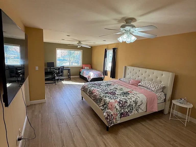 Master Bedroom with 1 walk in closet, 1 big mirror reach-in closet.