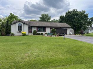 N6811 Raymond Rd, Pardeeville, WI 53954