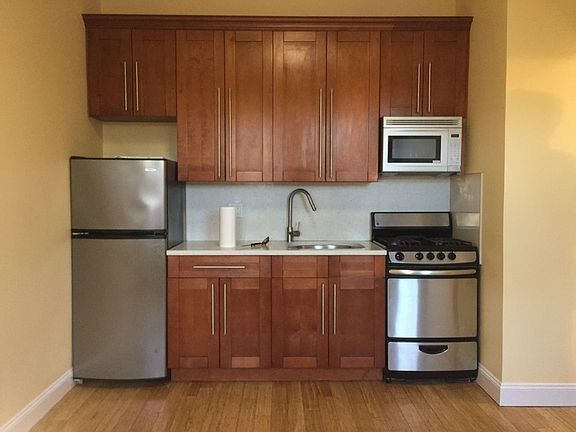 2nd image of 2304 Crescent St #1H