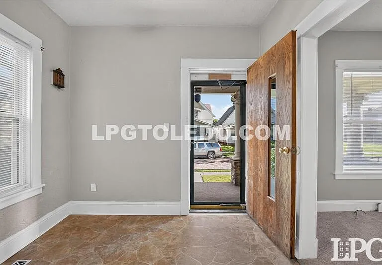 1715 Greenwood Ave — Photo 6