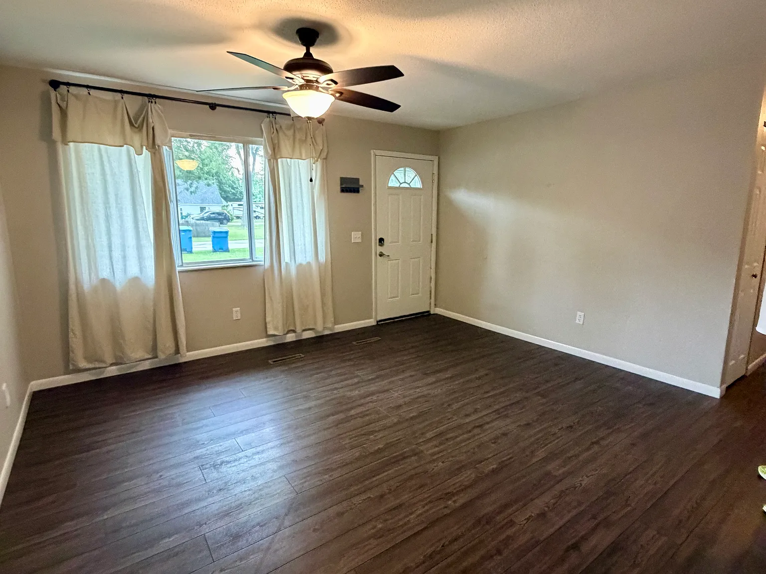 3 bed, 1156 sqft, $1,400 — Photo 3