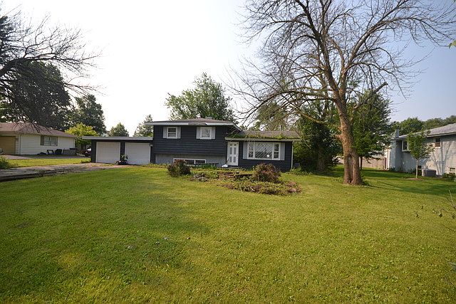 2nd image of 2031 Sheffer Rd