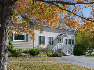 8 Vale St, Merrimac, MA 01860