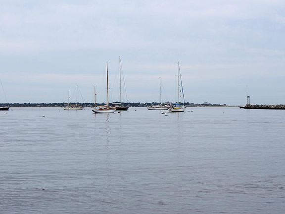 2nd image of 8 Stonington Cmns #35