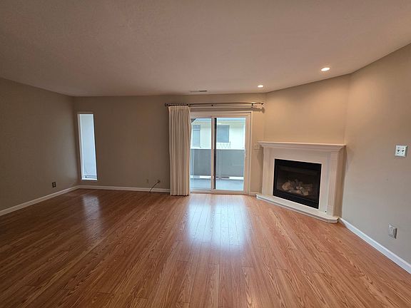 4th image of 27 El Camino Real APT 2