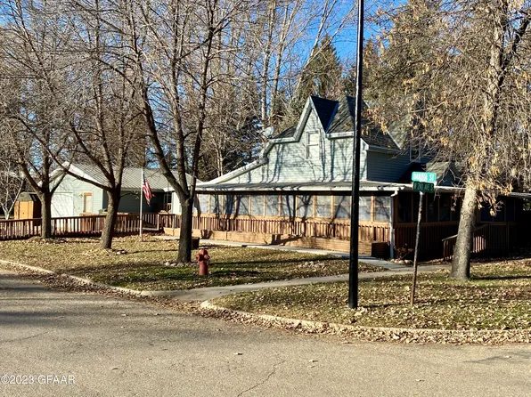 209 W 2nd Ave S, Cavalier, ND 58220