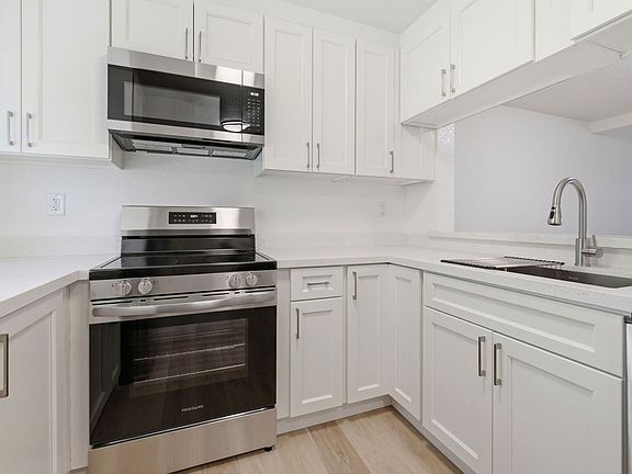 3rd image of 721 Center Ave