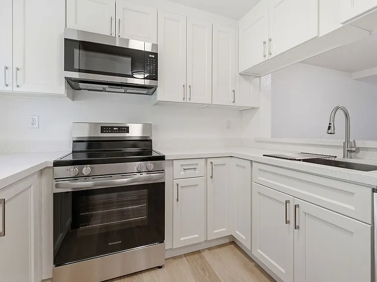 721 Center Ave — Photo 3