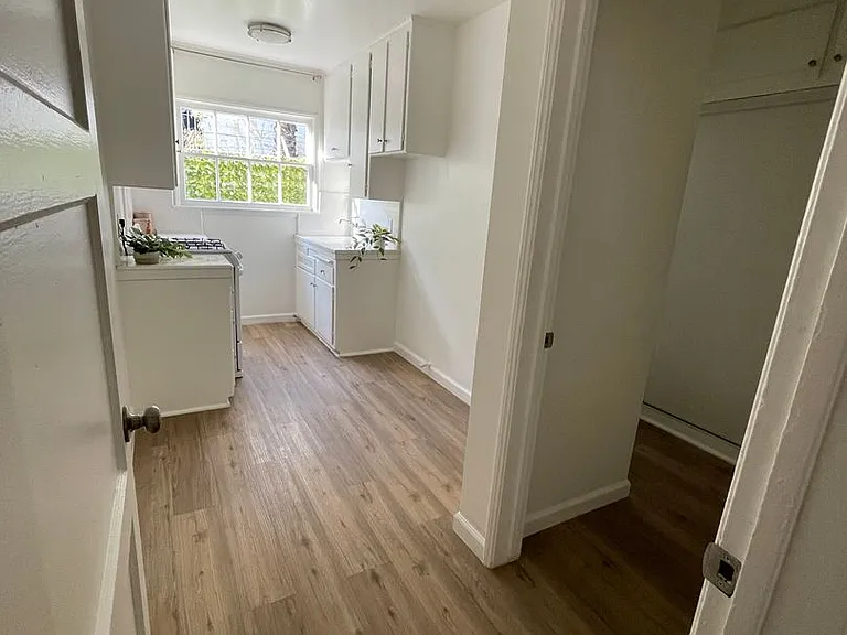 1601 N Normandie Ave — Photo 15