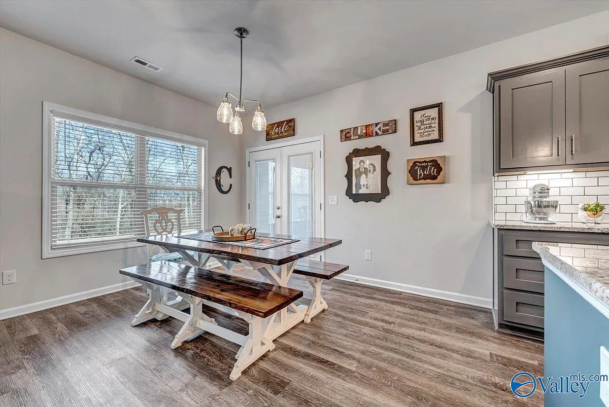 5 bed, 3.0 bath, 2591 sqft, $2,275 — Photo 4