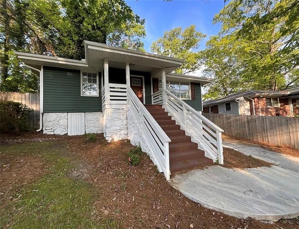 3 bed, 2.0 bath, 1046 sqft, $2,000 — Photo 1