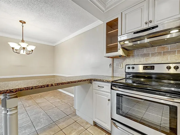 2833 Orange Tree Cir N #C — Photo 10