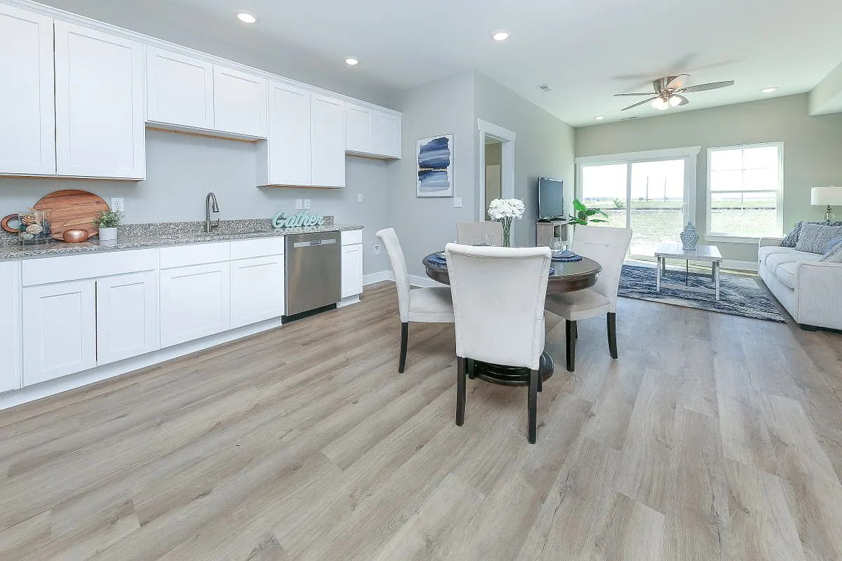 4 bed, 2.5 bath, 1800 sqft, $2,550 — Photo 3