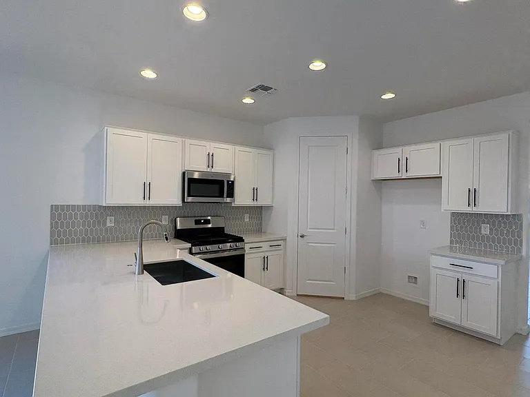 17613 W Georgia Ave — Photo 13