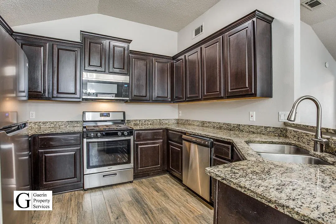 3 bed, 2.0 bath, 1028 sqft, $1,795 — Photo 3