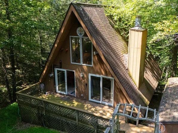 646 Lakeview Dr E, Lake Ariel, PA 18436