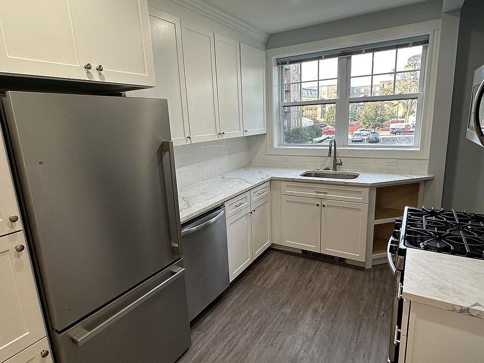 Beautiful brand new kitchen with all new appliances and granite counters