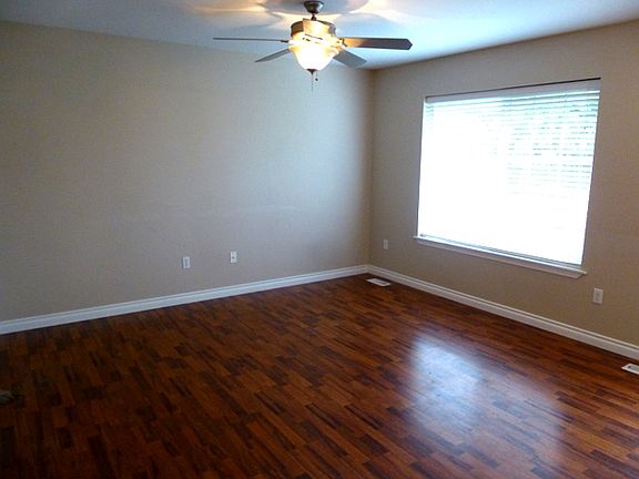 2nd image of 6015 51st St NE