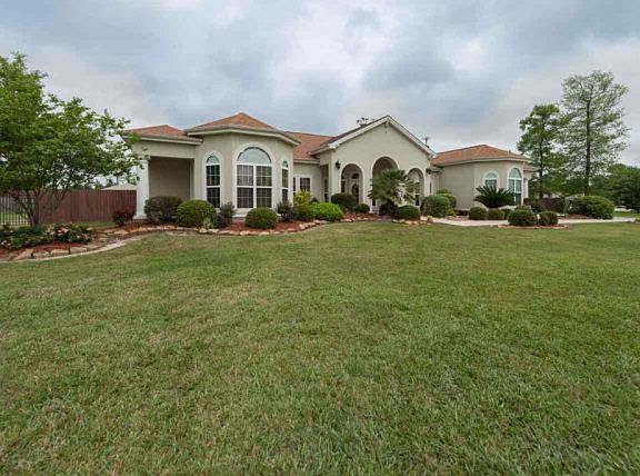 2nd image of 1825 Summerville Ln