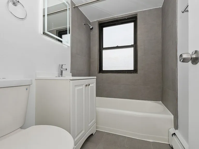 8039 S King Dr — Photo 15