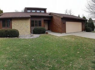 5976 Woods Edge Rd, Fitchburg, WI 53711