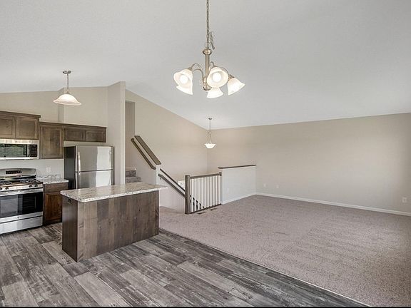 3rd image of 39822 Fawn Ave