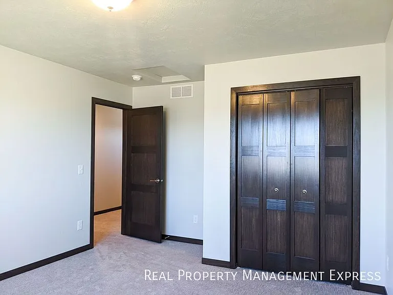 5414 S Dubuque Ave — Photo 9