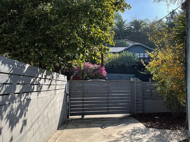 1859 Lakeshore Ave — Photo 15