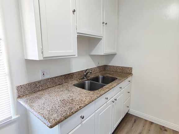 5th image of 12122 Hoffman St APT 10