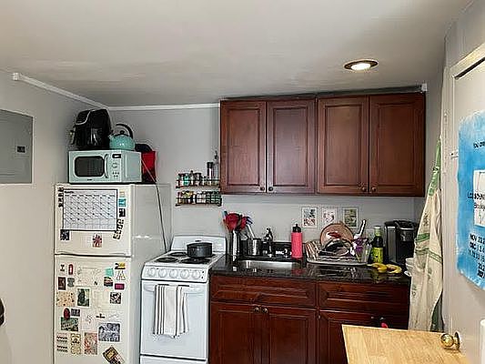 1st image of 113 Lexington Ave APT 2