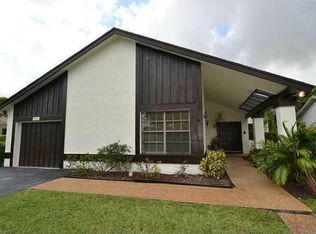 8967 Old Pine Way, Boca Raton, FL 33433