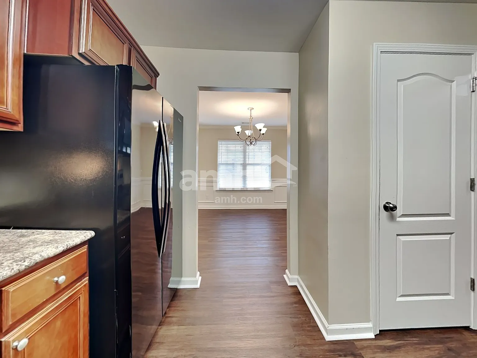4 bed, 3.0 bath, 2356 sqft, $2,635 — Photo 4