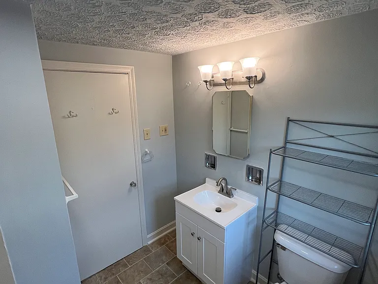 1241 Schiller Ave #2 — Photo 15