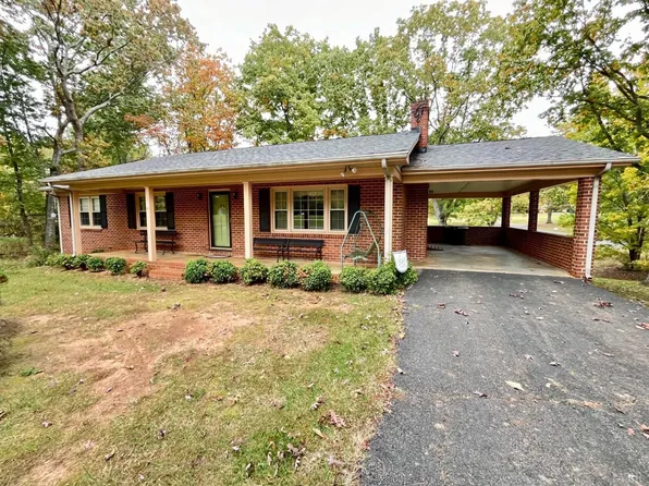248 Charles Dr, Appomattox, VA 24522