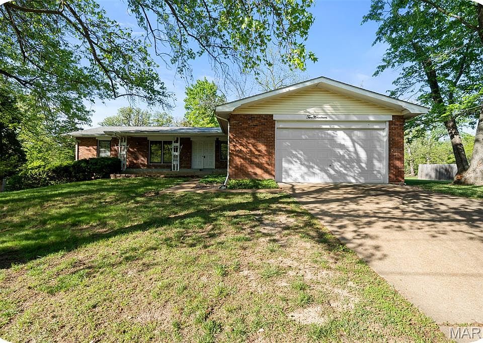 1st image of 219 Barker Ln