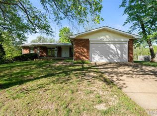 219 Barker Ln, Ballwin, MO 63021