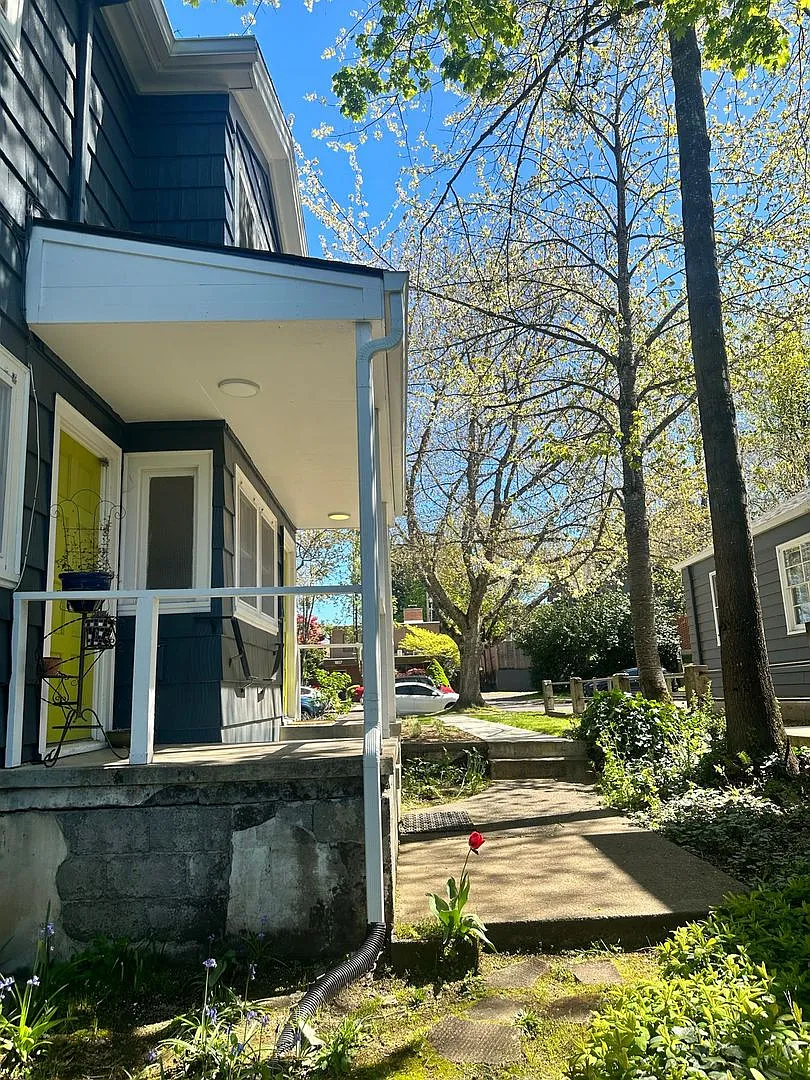 1860 Potter Street — Photo 3