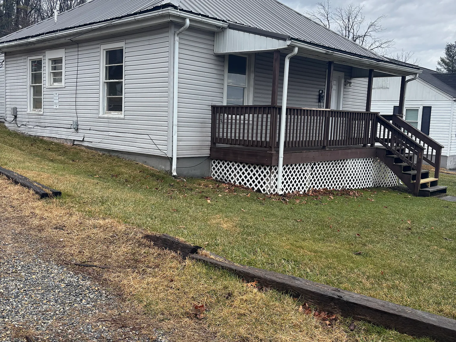 4 bed, 1.5 bath, $1,400 — Photo 2
