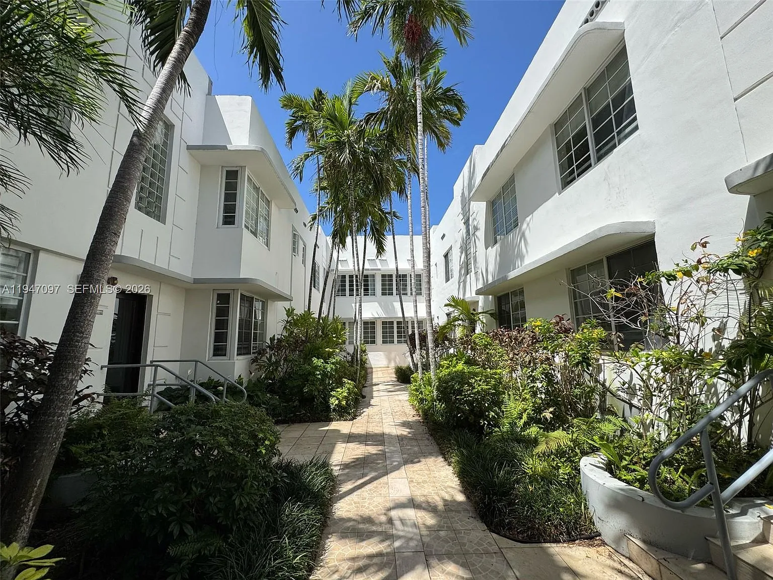 The Ambassador Condo — Photo 1
