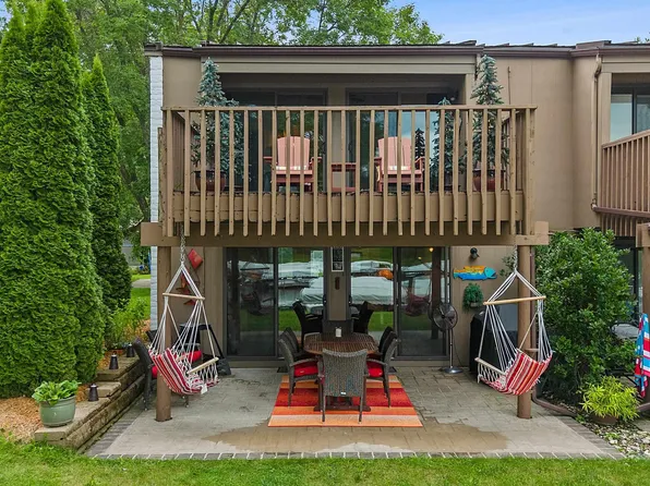 2700 N Shore Dr #F-19, Clear Lake, IA 50428