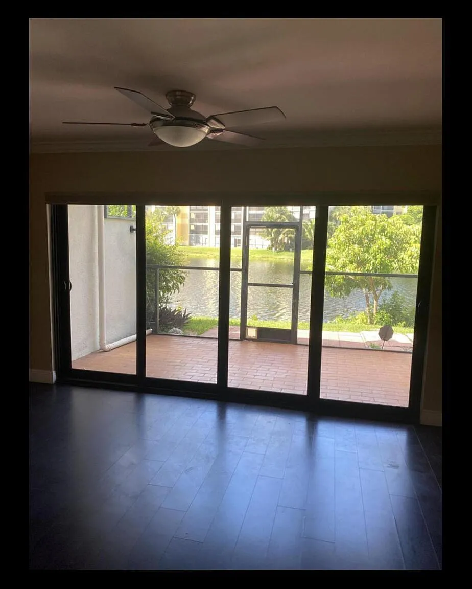 2 bed, 2.5 bath, 1410 sqft, $1,945 — Photo 2