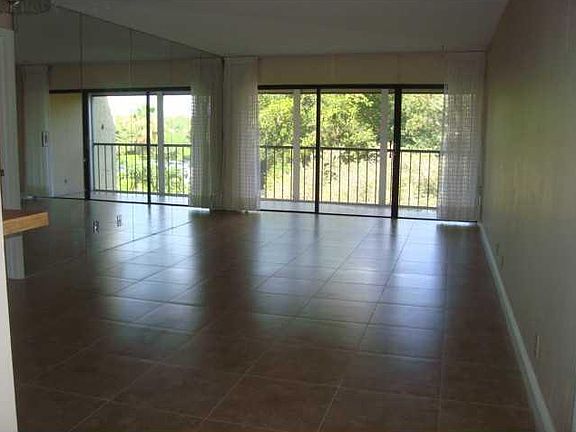3rd image of 200 Lakeview Dr APT 312