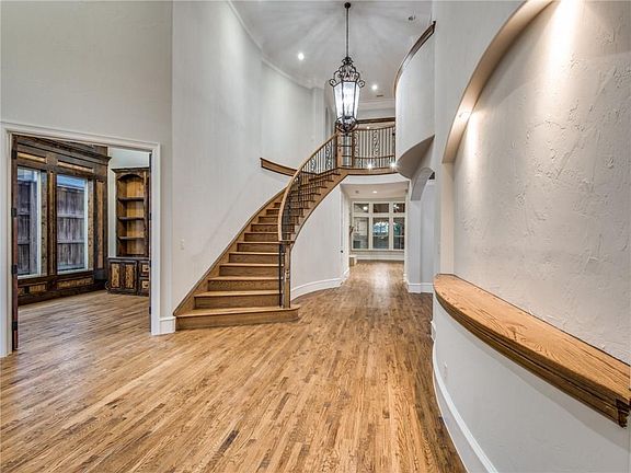 3rd image of 8615 Glencrest Ln