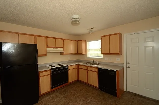 122 Creekview Dr — Photo 11