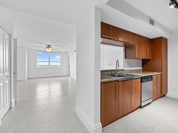 3rd image of 600 W Las Olas Boulevard #909S