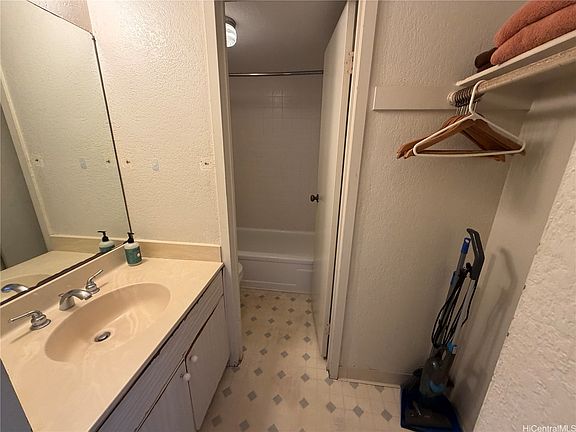 5th image of 1920 Ala Moana Blvd APT 1414